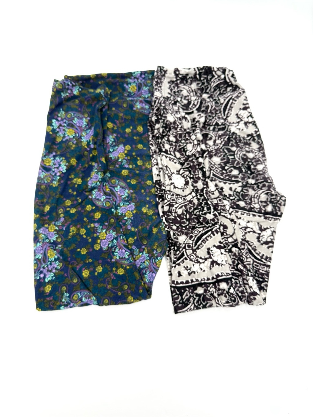 Pair of LuLaRoe Tall & Curvy Blue Floral & Black/White Leggings (CWB0001)